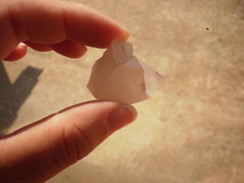 Quartz<br />Jessieville, Condado Garland, Arkansas, USA<br />1" high and 1 1/4" wide and 1/2" deep<br /> (Author: Reelgoodwoman)