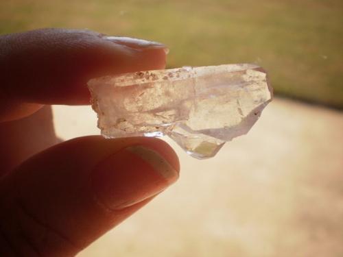 Quartz<br />Jessieville, Condado Garland, Arkansas, USA<br />1 1/4" high and 5/8" wide and 1/4" deep<br /> (Author: Reelgoodwoman)