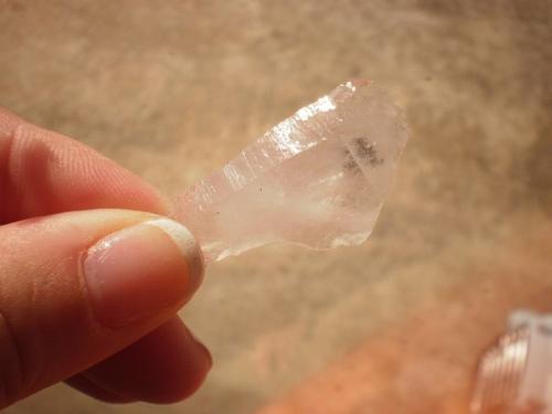 Quartz<br />Jessieville, Condado Garland, Arkansas, USA<br />3.8 cm high x 1 cm wide and 0.6 cm deep<br /> (Author: Reelgoodwoman)