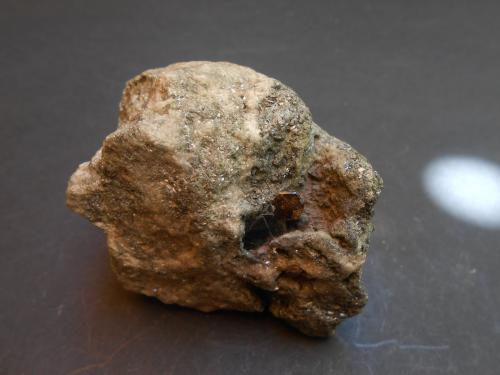 Vesubianita (Vesuvianita) y Biotita<br />Somma-Vesuvius Complex, Metropolitan City of Naples, Campania, Italy<br />6 x 5,5 x 4 cm<br /> (Autor: Antonio Alcaide)