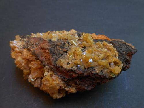Mimetita<br />Guatomo Mine (Hat Yai), Tham Thalu, Bannang Sata District, Yala Province, Thailand<br />8 x 4 x 3,5 cm<br /> (Autor: Antonio Alcaide)