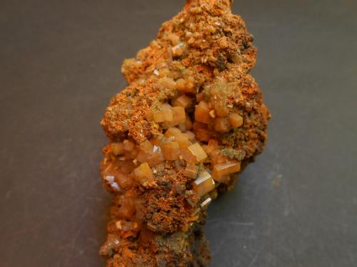 Wulfenita y Mimetita<br />Ojuela Mine, Mapimí, Municipio Mapimí, Durango, Mexico<br />7 x 5 x 5 cm<br /> (Autor: Antonio Alcaide)