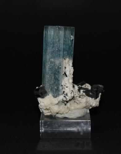 Beryl (variety aquamarine)<br />Erongo Mountain, Usakos, Erongo Region, Namibia<br />45mm x 40mm x 15mm<br /> (Author: Philippe Durand)