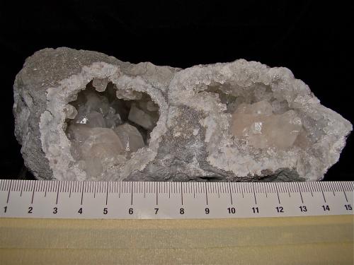 Calcite on Quartz<br />Mina Sheffler's Rock Shop and Geode, Alexandria, Condado Clark, Missouri, USA<br />the 2 chambered geode is  12 cm. each cavity is about 4 cm<br /> (Author: Bob Harman)