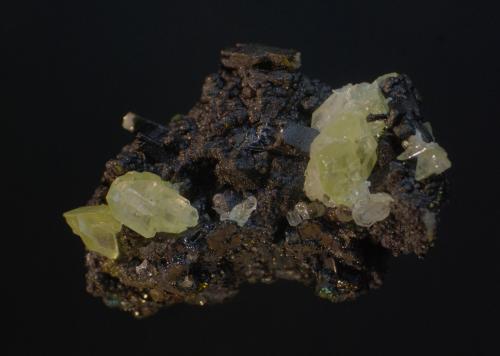 Cerusita<br />Corta San Valentín, Sancti Espíritu, Sierra Minera de Cartagena-La Unión, La Unión, Comarca Campo de Cartagena, Región de Murcia (Murcia), España<br />4 x 3 x 3 cm<br /> (Autor: Ricardo Fimia)