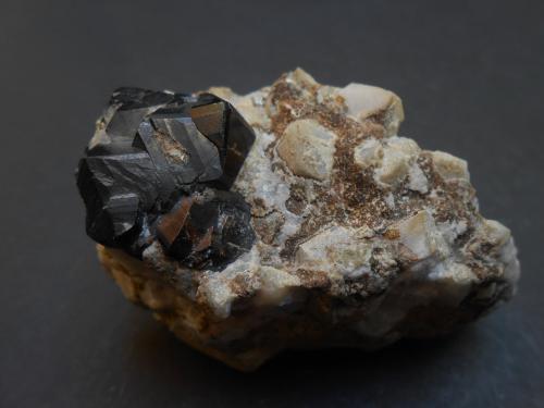 Casiterita<br />Xihuashan Mine, Dayu, Ganzhou Prefecture, Jiangxi Province, China<br />7 x 4 x 3,5 cm<br /> (Autor: Antonio Alcaide)