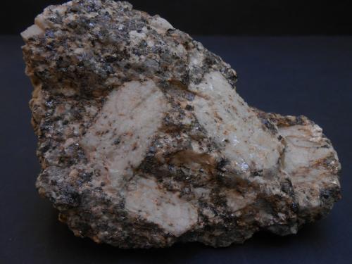Ortoclasa<br />Moral de Sayago, Comarca Sayago, Zamora, Castile and León, Spain<br />12 x 8 x 5 cm<br /> (Autor: Antonio Alcaide)