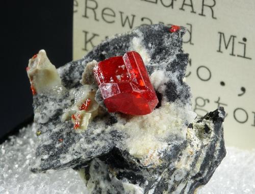 Realgar<br />Minas Reward, Garganta Green River, Franklin, Condado King, Washington, USA<br />24 x 22 x 16 mm overall<br /> (Author: GneissWare)