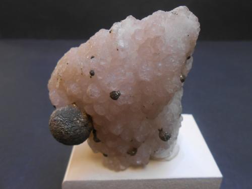 Pirita y Fluorita<br />Xiefang Mine, Ruijin, Ganzhou Prefecture, Jiangxi Province, China<br />7 x 6 x 3,5 cm<br /> (Autor: Antonio Alcaide)