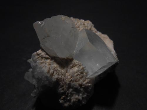 Berilo (variedad aguamarina), Cuarzo<br />Stak Nala, Haramosh Mountains, Skardu District, Gilgit-Baltistan (Northern Areas), Pakistan<br />6 x 5 x 4,5 cm<br /> (Autor: Antonio Alcaide)