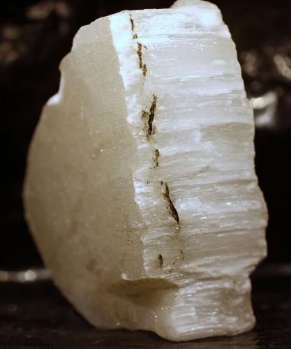 Yeso (variedad fibroso)<br />Tarancón, Comarca 	Mancha Alta, Cuenca, Castilla-La Mancha, España<br />77 x 55 x 34 mm<br /> (Autor: José Luis Zamora)