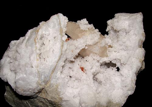 Quartz (variety milky quartz) on Calcite<br />Afloramientos Carretera Estatal 37, Harrodsburg, Clear Creek, Condado Monroe, Indiana, USA<br />the specimen max dimension is 12 cm   the calcite is 5 cm<br /> (Author: Bob Harman)