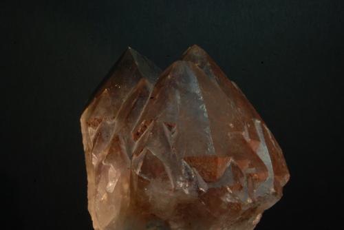 Cuarzo (variedad ahumado)<br />mina vertice , Cerro del Toril, Villaviciosa de Córdoba, Córdoba, Andalucía, España<br />7 x 7 x 7 cm<br /> (Autor: Ricardo Fimia)
