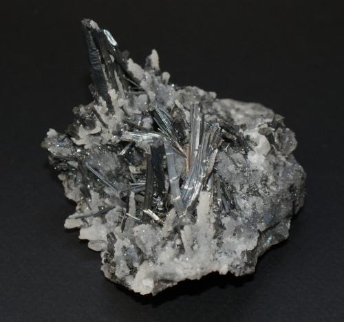 Stibnite<br />Mina Kadamzhay, Valle Fergana, Cordillera Alai, Osh Oblast, Kirguistán<br />90mm x 60mm x 50mm<br /> (Author: Philippe Durand)