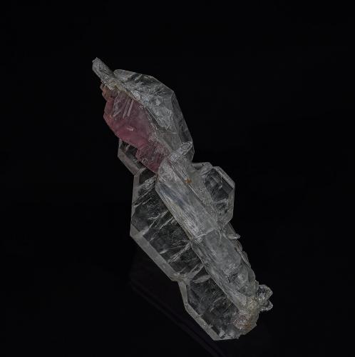 Quartz, Fluorapatite<br />Wana, South Waziristan, Khyber Pakhtunkhwa Province, Pakistan<br />5.3 x 2.0 cm<br /> (Author: am mizunaka)