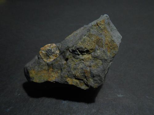 Andalucita (variedad quiastolita)<br />Castillo de Mirabel Hill, Mirabel, Mancomunidad Riberos del Tajo, Cáceres, Extremadura, Spain<br />5,5 x 3 x 1,5 cm<br /> (Autor: Antonio Alcaide)