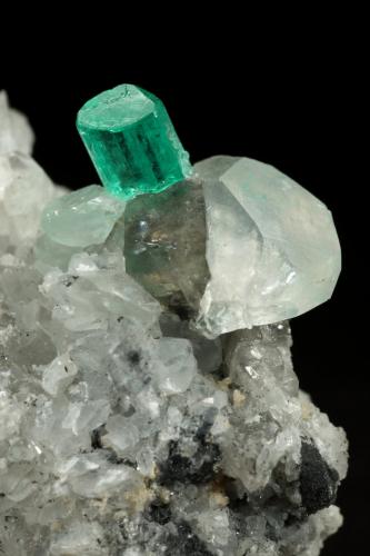 Beryl (variety emerald), Calcite, Dolomite<br />La Pita mining district, Municipio Maripí, Western Emerald Belt, Boyacá Department, Colombia<br />32x28x22mm, xl=11mm<br /> (Author: Fiebre Verde)