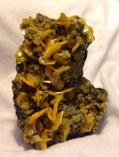 Wulfenite, Mimetite<br />Mina San Francisco, Cerro Prieto, Cucurpe, Municipio Cucurpe, Sonora, México<br />10 x 7 cm<br /> (Author: JC)