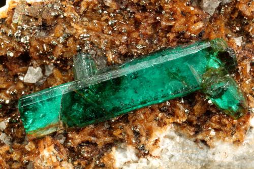 Beryl (variety emerald), Albite (variety cleavelandite), Dolomite, Pyrite<br />Chivor mining district, Municipio Chivor, Eastern Emerald Belt, Boyacá Department, Colombia<br />50x67x50mm, main xl=18mm<br /> (Author: Fiebre Verde)