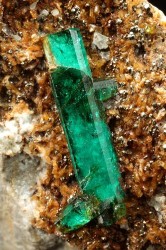 Beryl (variety emerald), Albite (variety cleavelandite), Dolomite, Pyrite<br />Chivor mining district, Municipio Chivor, Eastern Emerald Belt, Boyacá Department, Colombia<br />50x67x50mm, main xl=18mm<br /> (Author: Fiebre Verde)