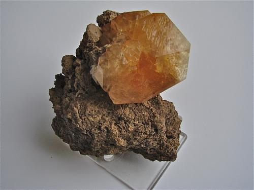 Calcite<br />Berry Materials Corp. Quarry, North Vernon, Jennings County, Indiana, USA<br />the calcite is 7 cm max dimension<br /> (Author: Bob Harman)