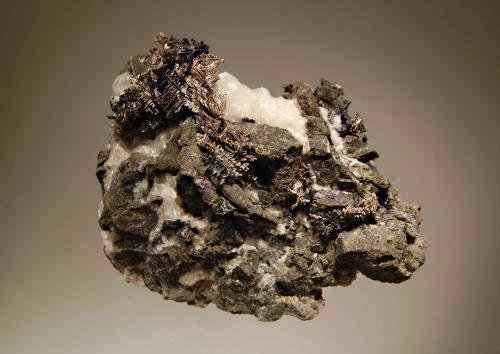 Silver<br />Mina El Bonanza, Distrito Port Radium, Lago Great Bear, Distrito Mackenzie, Territorios del Noroeste, Canadá<br />4.1 x 5.6 cm<br /> (Author: crosstimber)
