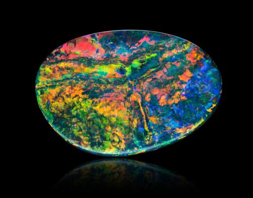 Opal<br />Allah's Rush, Campos Coocoran Opal, Lightning Ridge, Condado Finch, Nueva Gales del Sur, Australia<br />4,0	x	3,0	x	1,0	cm<br /> (Author: MIM Museum)