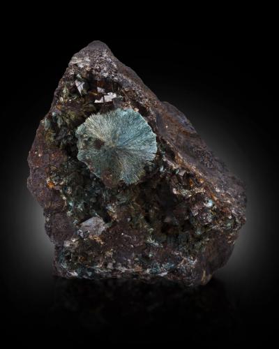 Gormanite on Siderite<br />Rapid Creek area, Dawson mining district, Yukon Territory, Canada<br />5,0	x	5,0	x	3,0	cm<br /> (Author: MIM Museum)