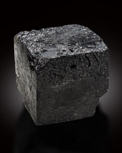 Thorianite with Mica<br />Betroka District, Anosy Region, Madagascar<br />2,5	x	2,0	x	2,0	cm<br /> (Author: MIM Museum)