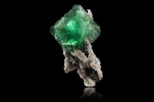 Fluorite on Quartz<br />Ninghua, Sanming Prefecture, Fujian Province, China<br />15,0	x	15,0	x	23,0	cm<br /> (Author: MIM Museum)