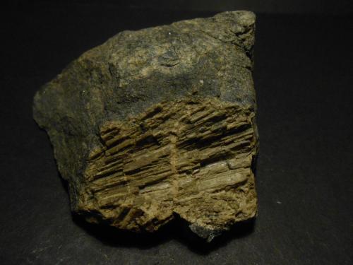 Clinozoisita<br />Pradollano deposit, Pradollano, Monachil, Comarca Vega de Granada, Granada, Andalusia, Spain<br />9 x 7 x 4 cm<br /> (Autor: Antonio Alcaide)