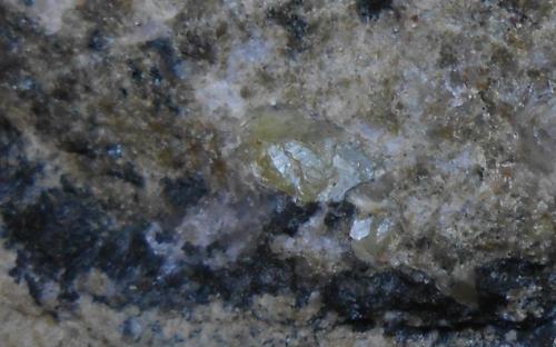 Titanita y Ferro-hornblenda<br />Laguna de la Caldera, Sierra Nevada, Capileira, Comarca Alpujarra Granadina, Granada, Andalusia, Spain<br />8 x 6 x 3 cm<br /> (Autor: Antonio Alcaide)