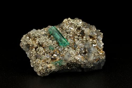 Beryl (variety emerald), Dolomite, Pyrite<br />Chivor mining district, Palo Arañado Mine, Municipio Chivor, Eastern Emerald Belt, Boyacá Department, Colombia<br />35x27x12mm, main xl=11mm<br /> (Author: Fiebre Verde)