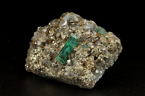 Beryl (variety emerald), Dolomite, Pyrite<br />Chivor mining district, Palo Arañado Mine, Municipio Chivor, Eastern Emerald Belt, Boyacá Department, Colombia<br />35x27x12mm, main xl=11mm<br /> (Author: Fiebre Verde)