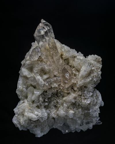 Quartz, Albite<br />Windsor (Richmond), Le Val-Saint-François RCM, Estrie, Québec, Canada<br />12.0 x 9.0 cm<br /> (Author: am mizunaka)