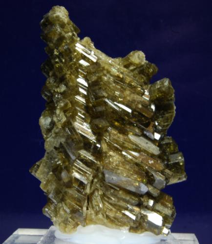 Epidota<br />Alchuri, Distrito Shigar, Gilgit-Baltistan (Áreas del Norte), Paquistán<br />6 x 4 x 3 cm<br /> (Autor: Ricardo Fimia)