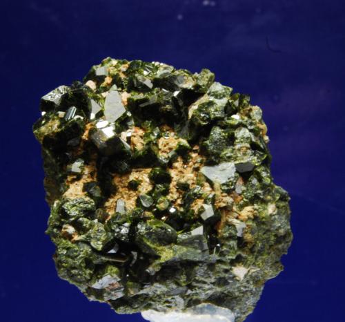 Epidota<br />Mina Milucha, Palombatos, Burguillos del Cerro, Comarca Zafra-Río Bodión, Badajoz, Extremadura, España<br />5x4 cm<br /> (Autor: Ricardo Fimia)