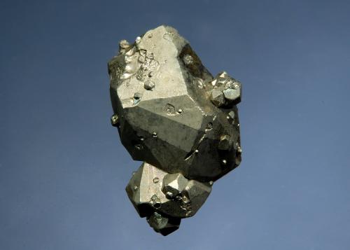 Pyrite<br />Mina Brosso, Cálea, Léssolo, Distrito Canavese, Provincia Ciudad metropolitana de Turín, Piamonte (Piemonte), Italia<br />1.4 x 2.2 cm<br /> (Author: crosstimber)