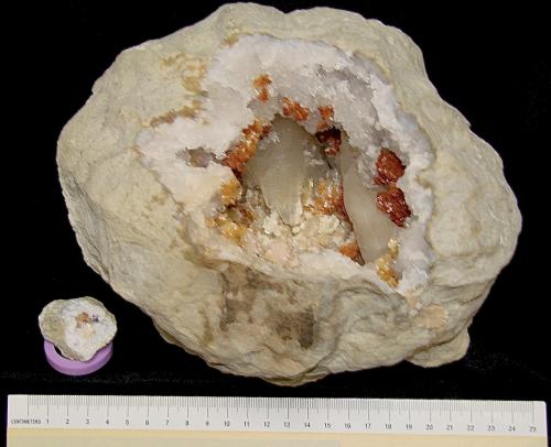 Dolomite, Calcite, Barite on Quartz<br />Canales de desagüe, Condado Monroe, Indiana, USA<br />see ruler for scale; the larger example is 23 cm with a 13 cm cavity<br /> (Author: Bob Harman)
