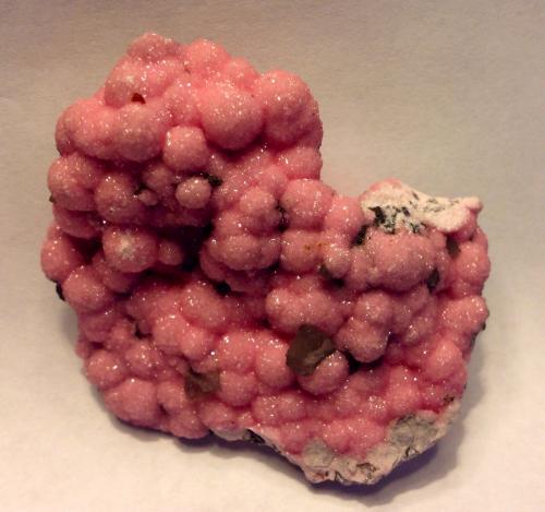 Rhodochrosite, Barite, Shigaite<br />N'Chwaning mining area, Kuruman, Kalahari manganese field (KMF), Northern Cape Province, South Africa<br />5.4 cm<br /> (Author: JC)