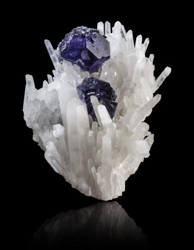 Fluorite on Quartz<br />Dongpo, Distrito Yizhang, Prefectura Chenzhou, Provincia Hunan, China<br />21,0	x	15,0	x	10,5	cm<br /> (Author: MIM Museum)