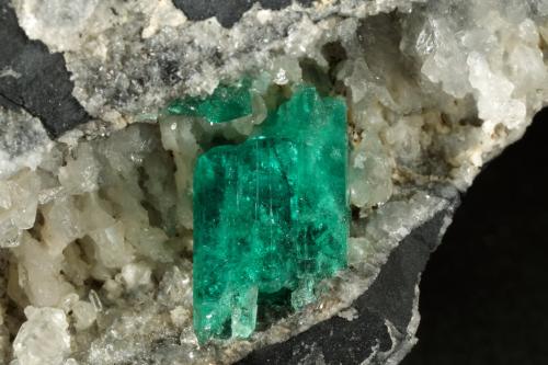 Beryl (variety emerald), Calcite, Quartz<br />Chivor mining district, Municipio Chivor, Eastern Emerald Belt, Boyacá Department, Colombia<br />120x55x28mm, aggregate=15x9mm<br /> (Author: Fiebre Verde)