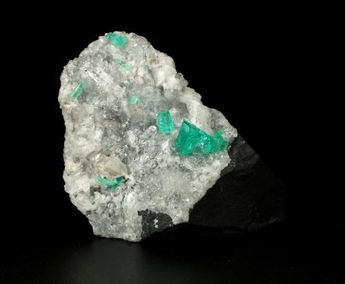 Beryl (variety emerald), Calcite, Quartz<br />Muzo mining district, Western Emerald Belt, Boyacá Department, Colombia<br />43x68x27mm, largest xl=8mm<br /> (Author: Fiebre Verde)