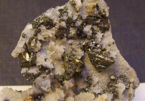 Tetraedrita y Calcita<br />Bergmannstrost Mine, St. Andreasberg mining area, Goslar District, Harz, Lower Saxony/Niedersachsen, Germany<br />3 x 3 x 2 cm<br /> (Autor: Antonio Alcaide)