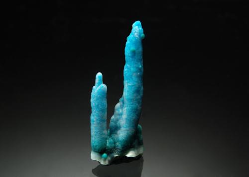 Chrysocolla<br />Ray Mines, Scott Mountain area, Mineral Creek District, Dripping Spring Mountains, Pinal County, Arizona, USA<br />1.1 x 3.0 cm<br /> (Author: crosstimber)
