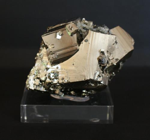 Pyrite<br />Mina Borieva, Zona minera Madan, Montes Rhodope, Smolyan Oblast, Bulgaria<br />90mm x 70mm x 60mm<br /> (Author: Philippe Durand)