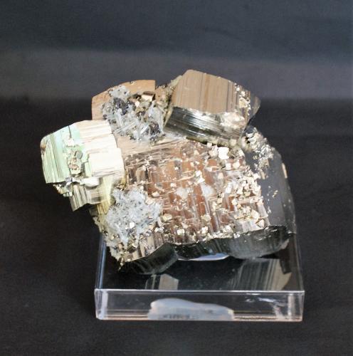 Pyrite<br />Mina Borieva, Zona minera Madan, Montes Rhodope, Smolyan Oblast, Bulgaria<br />90mm x 70mm x 60mm<br /> (Author: Philippe Durand)