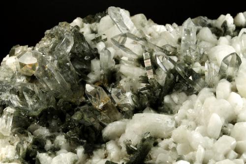 Quartz, Albite<br />Ganesh Himal, Dhading District, Bagmati Pradesh, Nepal<br />190x125x45mm<br /> (Author: Fiebre Verde)