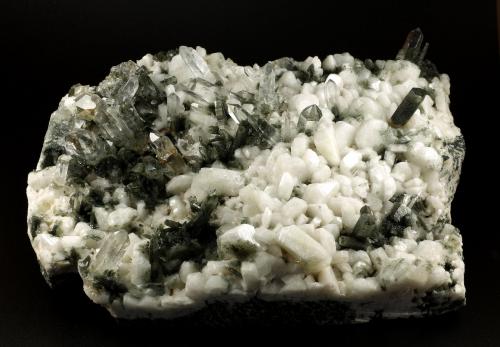 Quartz, Albite<br />Ganesh Himal, Dhading District, Bagmati Pradesh, Nepal<br />190x125x45mm<br /> (Author: Fiebre Verde)