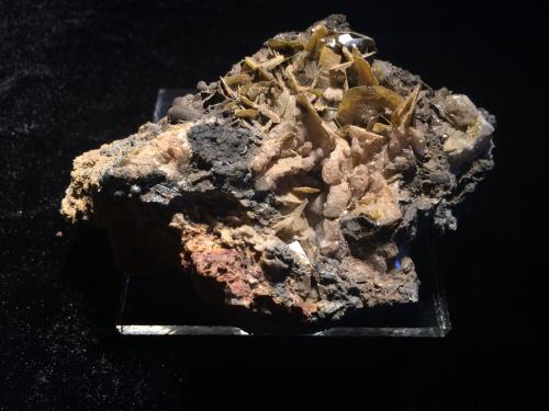 Wulfenite<br />Glove Mine, Glove Mine group, Devil's Cash Box Ridge, Cottonwood Canyon, Amado, Tyndall District, Santa Cruz County, Arizona, USA<br />100 X 65 X 45 mm<br /> (Author: Robert Seitz)